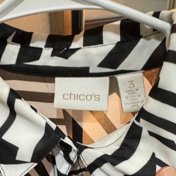 Chico's Monochrome Geometric Button Down Shirt Size 3, A0014 - Picture 2 of 9